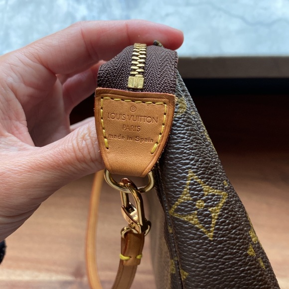 Louis Vuitton Pouch - Picture 7 of 13
